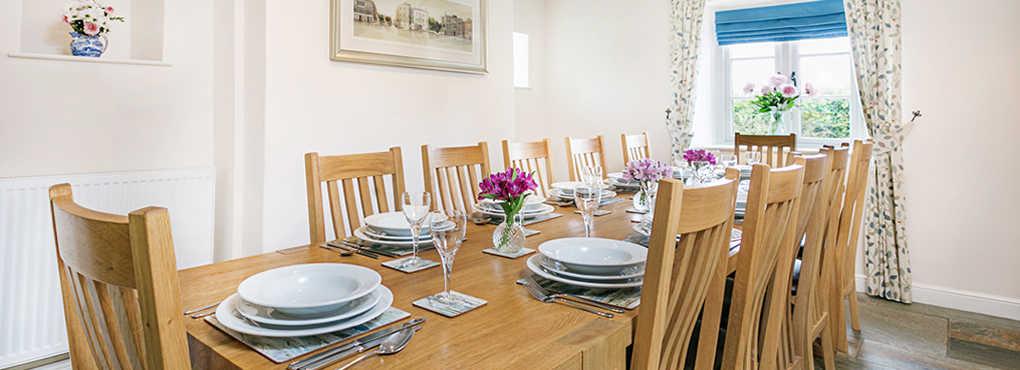 Lovely oak table and chairs